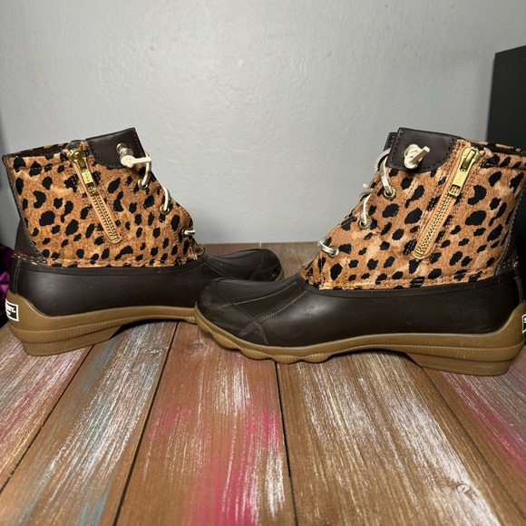 Speedy Women’s Syren Gulf Leopard Duck Size 7.5 Brown Boots Ankle Low Heel 1-2” - Picture 6 of 11